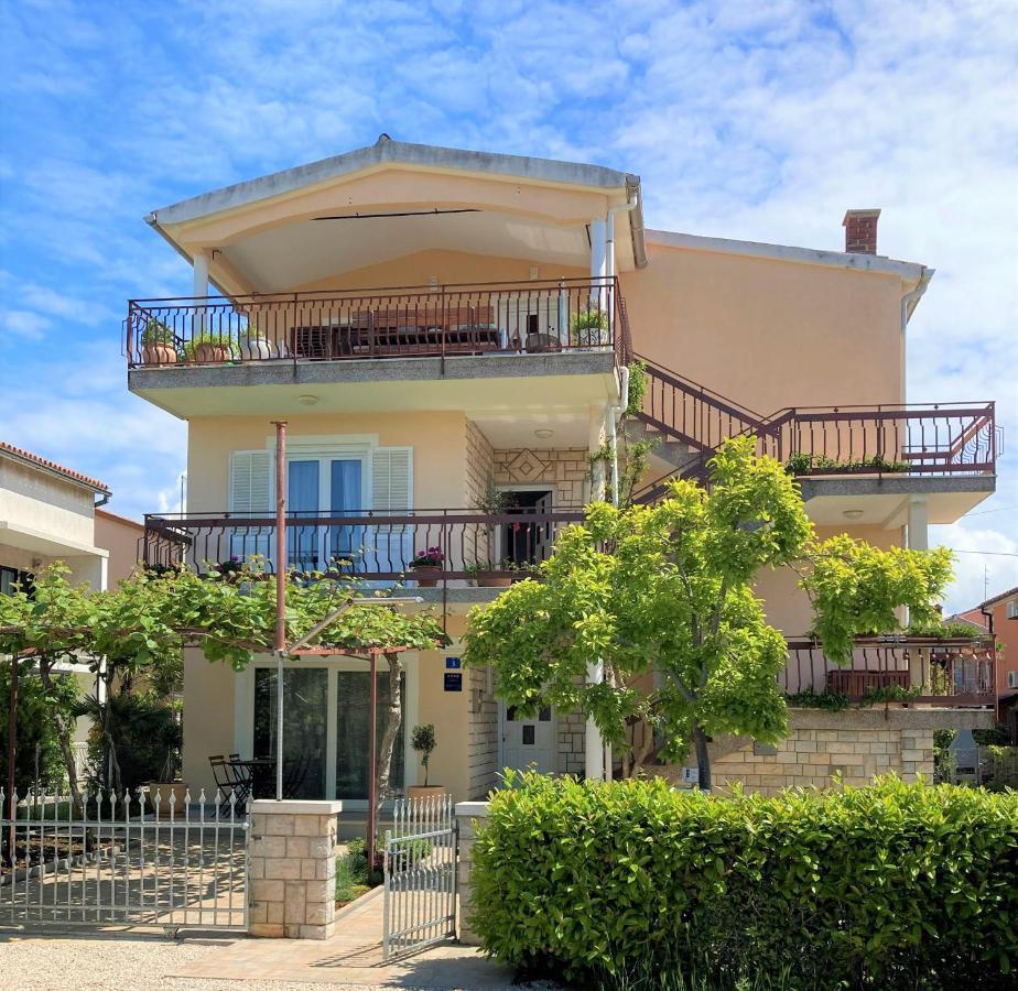 Apartments Lirio Umag Exterior photo